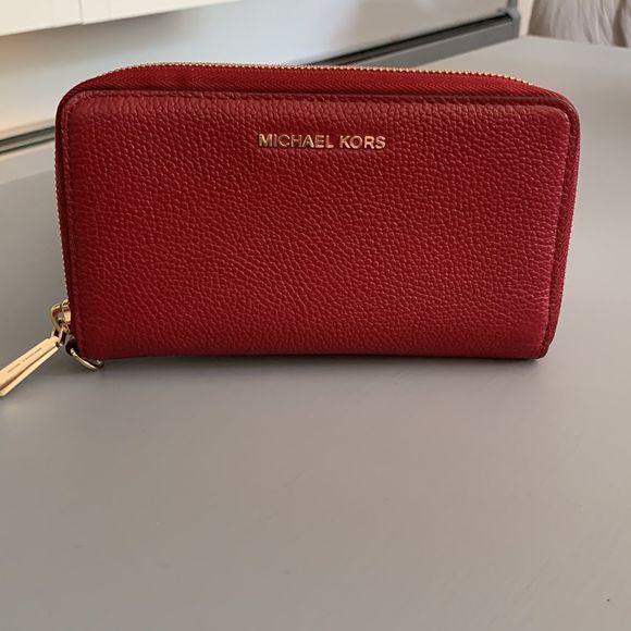 Michael Kors Trifold Jet set Wallet Deep Red . EUC